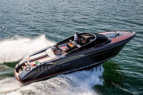 Riva Yacht Spesifikasjoner og anmeldelser